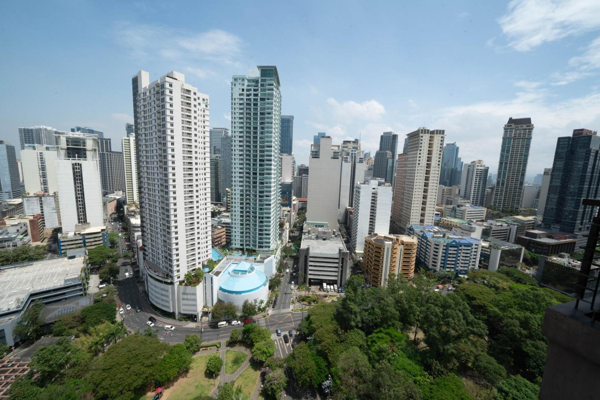 Kl Tower Makati Apartments By Ph Staycation Манила Экстерьер фото